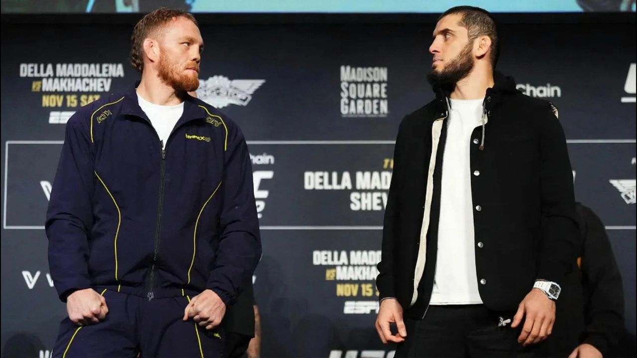 Махачев стал первым российским двойным чемпионом UFC, победив Маддалену в Нью-Йорке